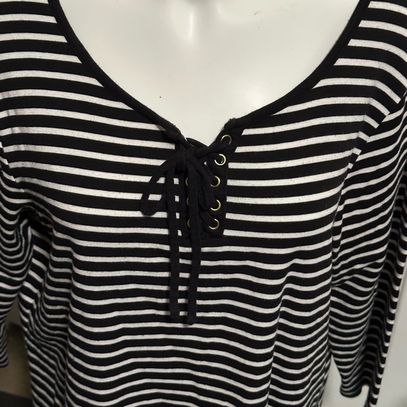 Dress Barn Established 1962 Size 1X Black And White Striped Shirt Lace Up Neck - Picture 2 of 6